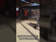 ネパール 客がガビオン網を操作する機械 土木工学と洪水管理