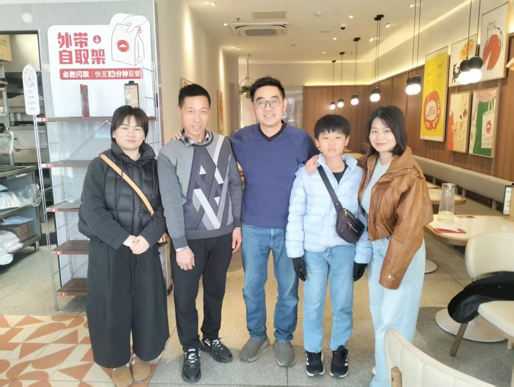 最新の企業ブログについて マレーシアのお客様は,最新のセルボCNCガビオン製造機械を検査するために,私たちの工場を訪れました.