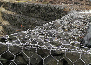 購入 熱い浸された電流を通されたワイヤーとの六角形のガビオン箱橋保護 オンライン製造